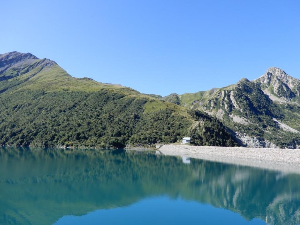 Barrage de Grand Maison, et Col du Sabot en face