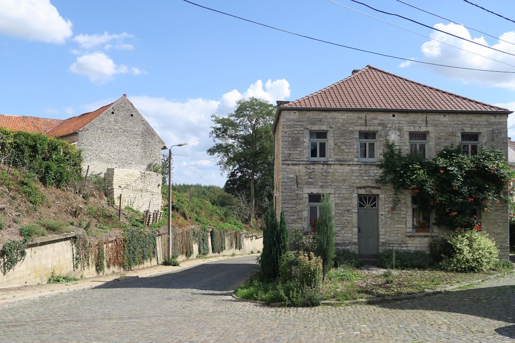 LEU7.JPG