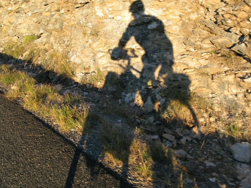 Un Cyclo-solitaire surgi de la nuit...