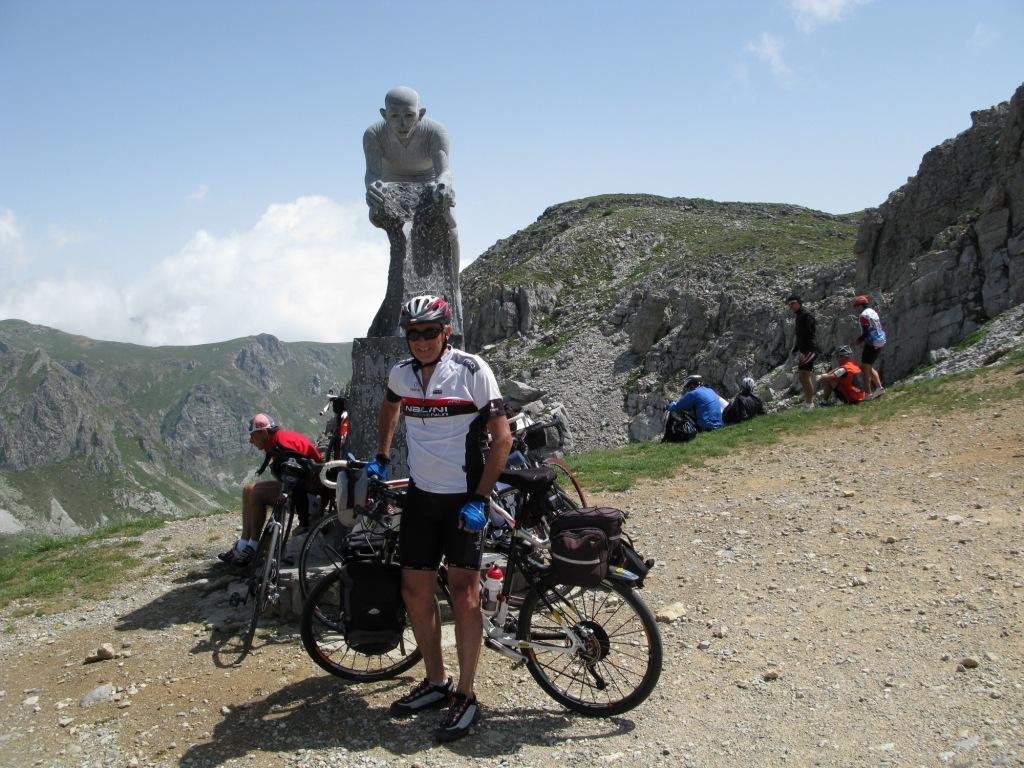 Colle Fauniere, monument Marco Pantani
