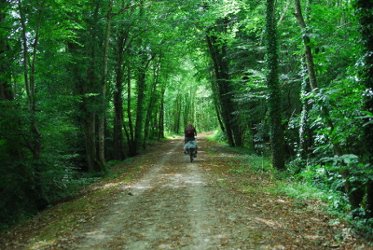 sur une ancienne voie ferrée