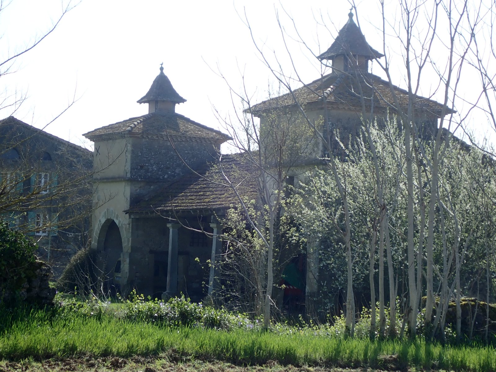 Double pigeonnier près de Lautrec.jpg