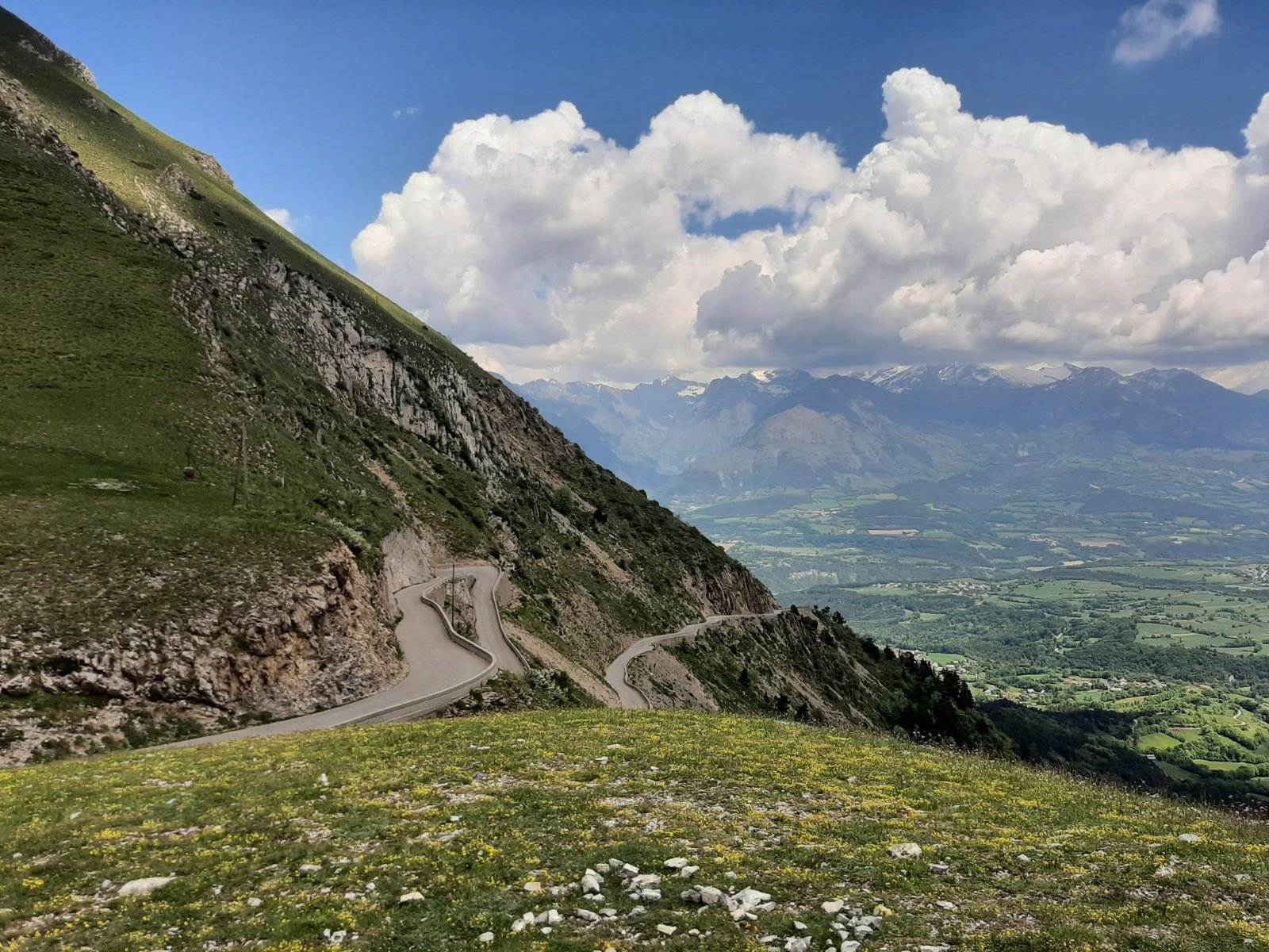Derniers lacets du magnifique col du Noyer