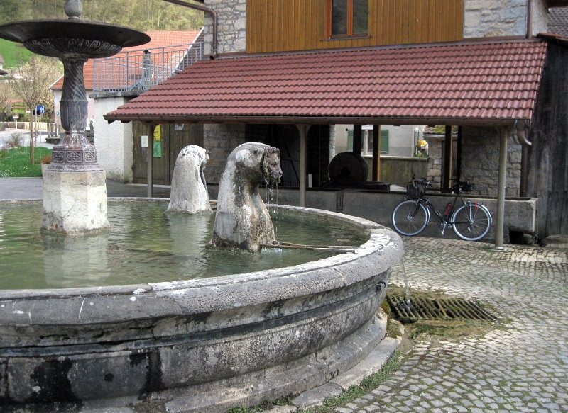 Vaufrey, fontaine, pressoir, moulin, lavoir