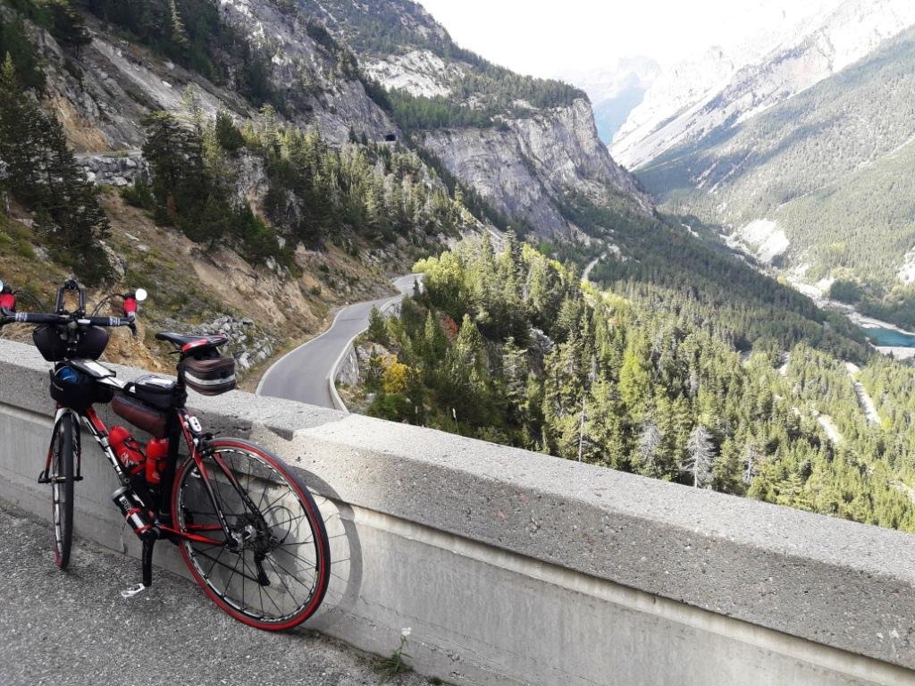 Rudes lacets du Col de l'Echelle