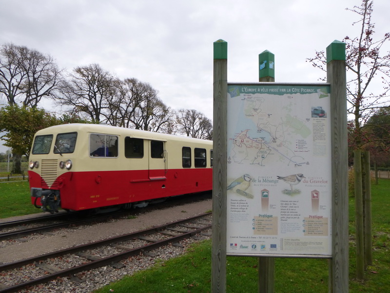 Un des petits trains qui fait le tour de la Baie (en haute saison, c'est un train à vapeur !)