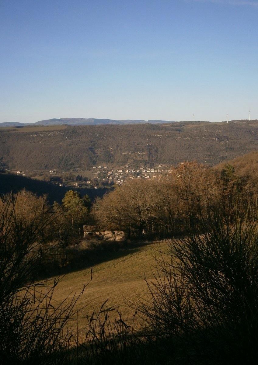 on laisse St Affrique se dorer au fond la vallée