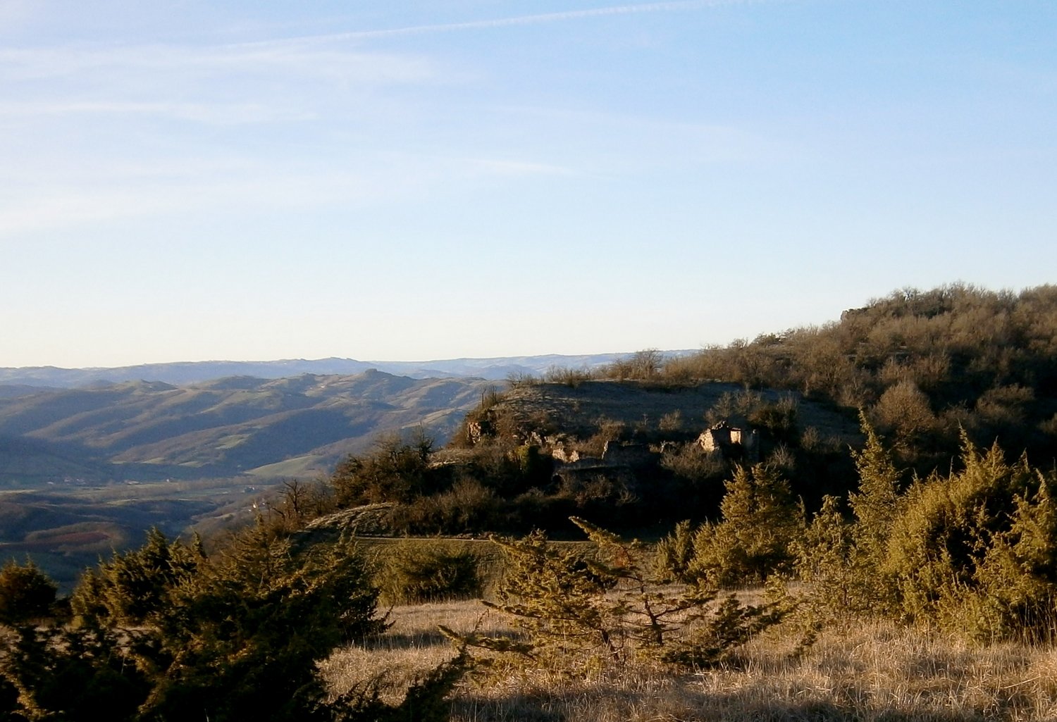 La ferme de Saint Catherine dont le site est occupé depuis le néolithique et dont j'ai honte alors que je la connais depuis 45 ans de ne jamais y être allé.