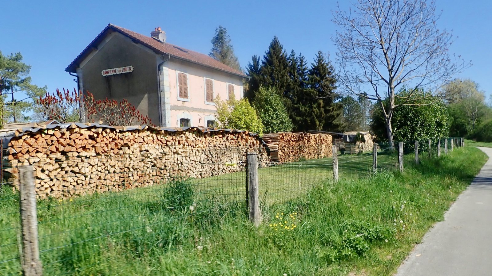 La gare de Dampierre-Linotte.jpg