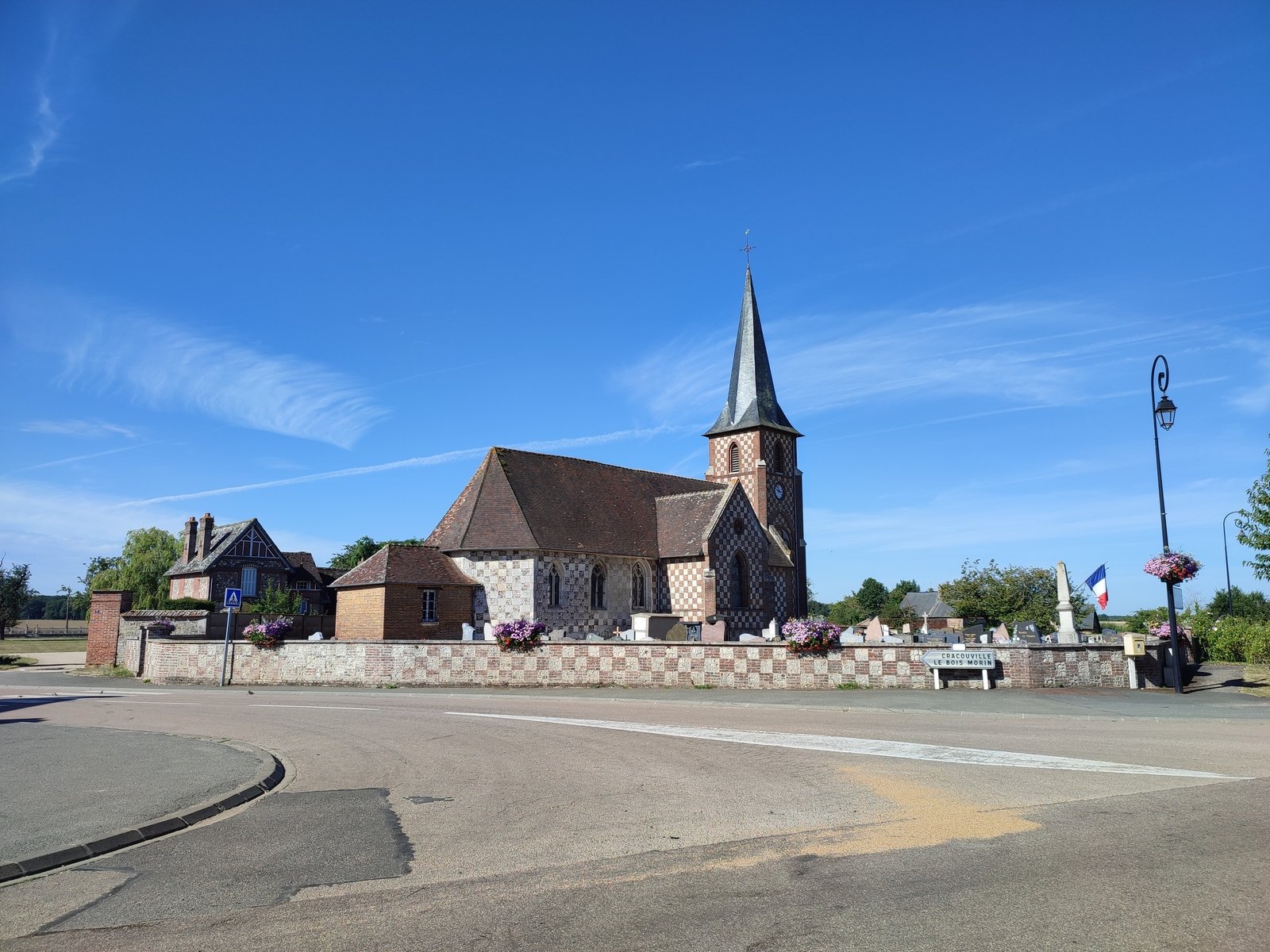 Eglise et son cimetière. Saint-Aubin du Vieil Evreux.