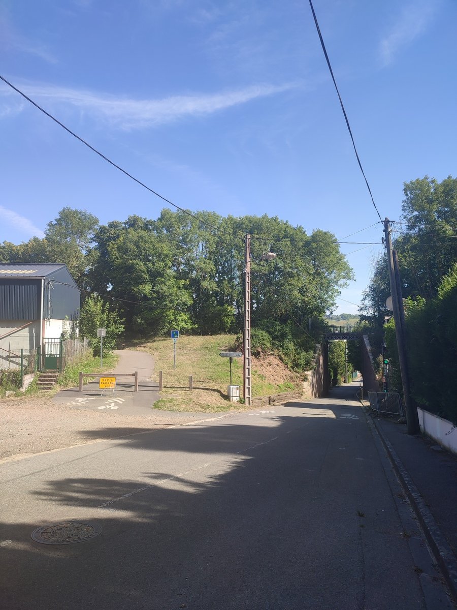 Entrée de la voie verte (sur la gauche) à Evreux.