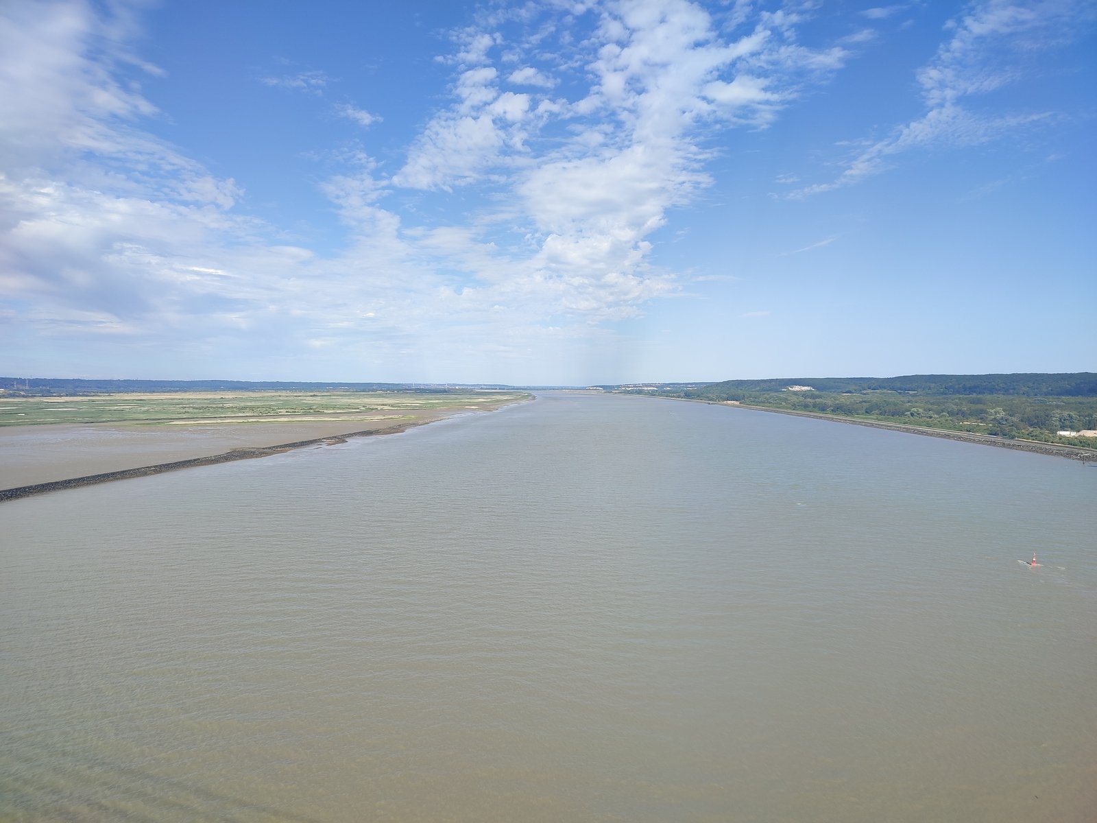 Vue depuis le Pont, vers l'amont.