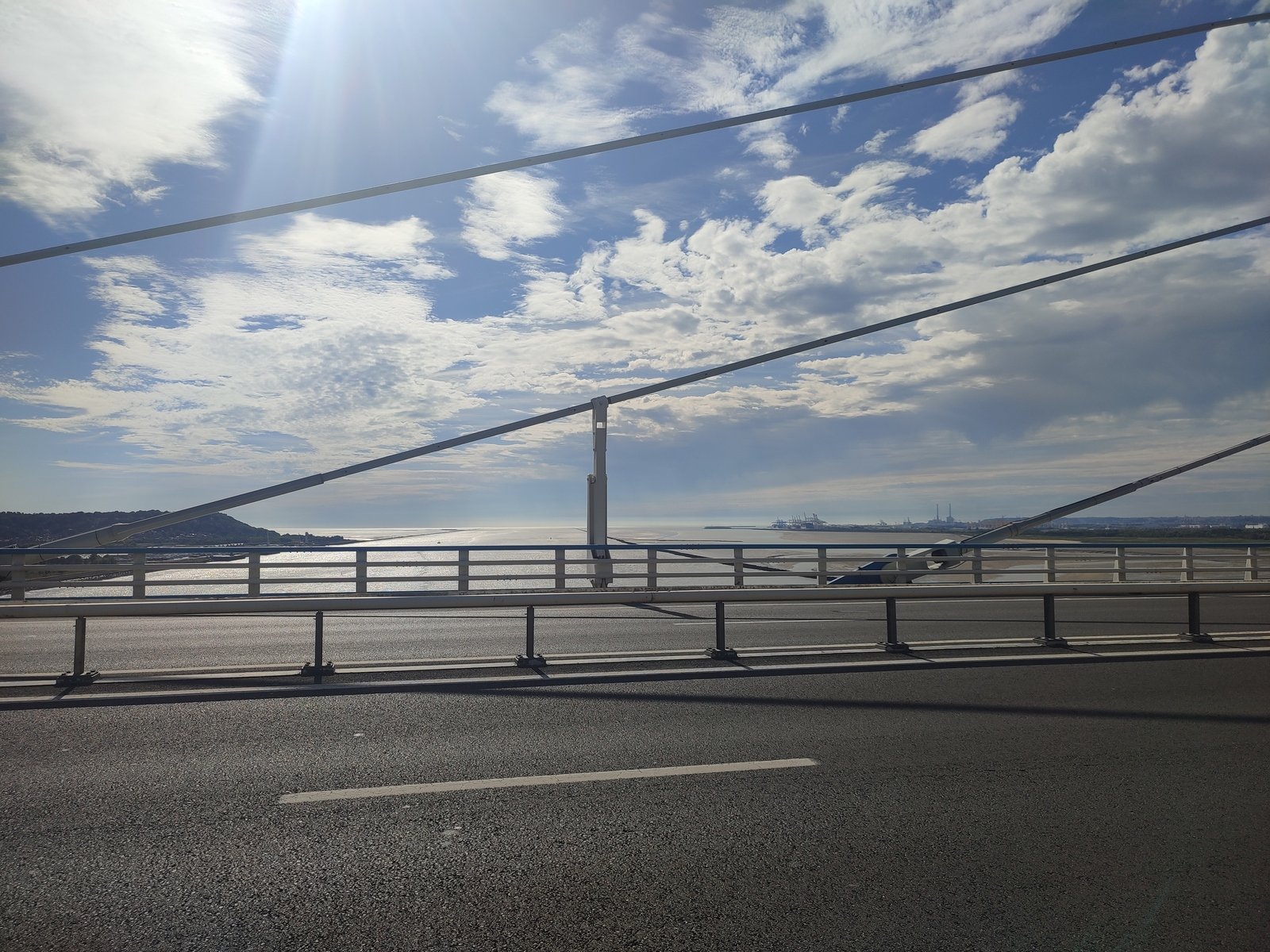 Vue depuis le Pont, vers l'aval.