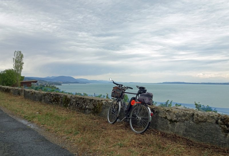 le long du lac de Neuchatel
