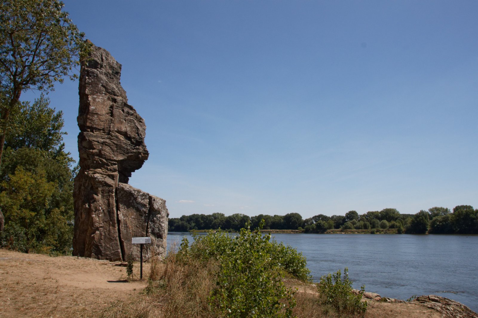 La pierre bécherelle, peu avant Angers