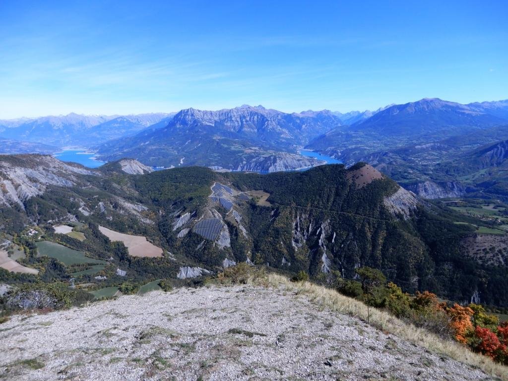 Panorama et ferme photovoltaïque