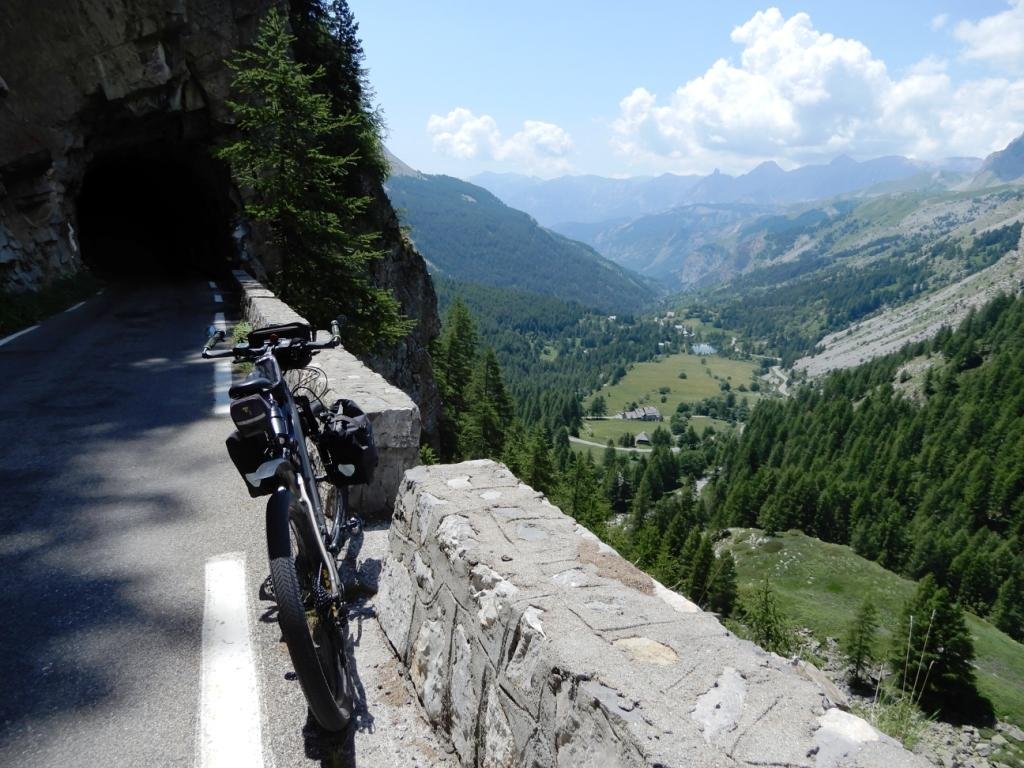 Descente sur Entraunes et la Vallée du Var