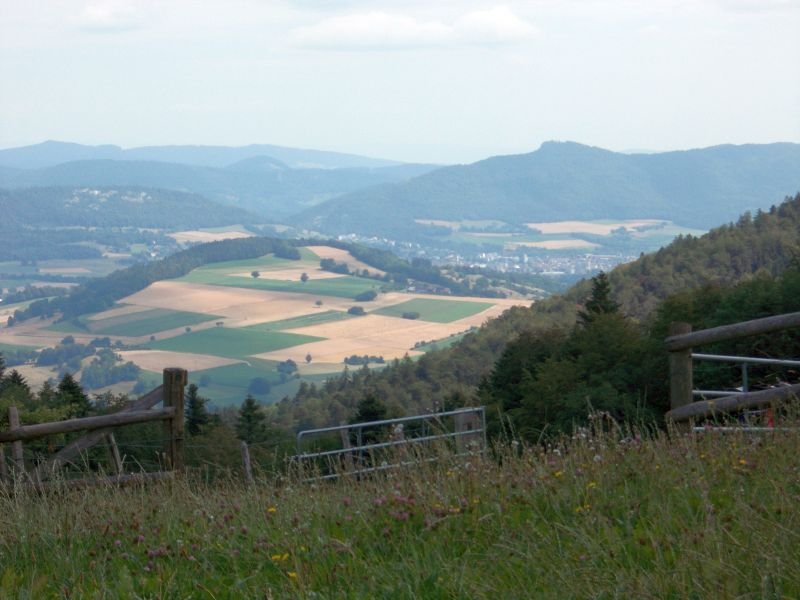 Vers l'Est : au loin, Delémont