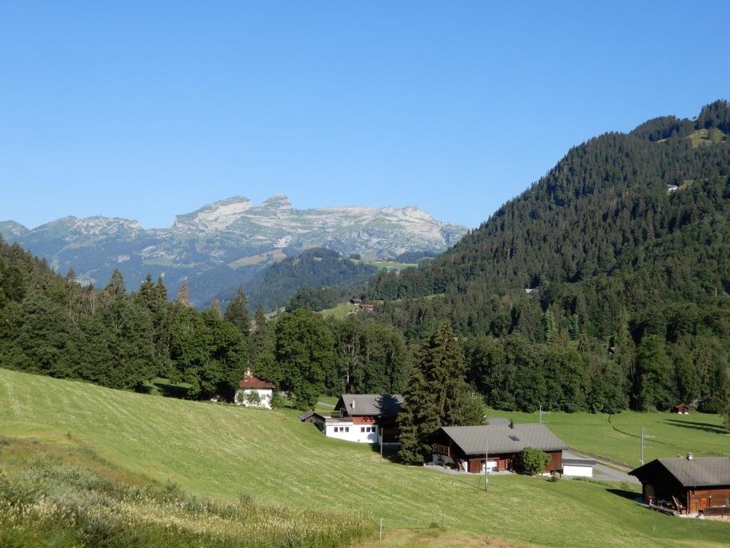 Vue vers Leysin et Tour dAy