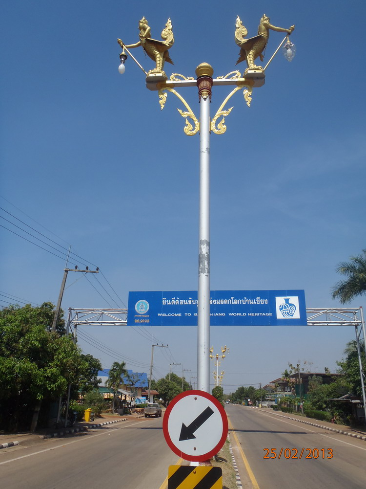 P2250161_ban_chiang_candelabre.jpg