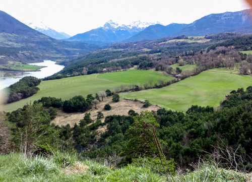 05-vue sur le Drac le Beaumont et le Devoluy au dessus du petit bois.jpg