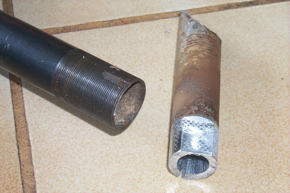 un plat à la lime et un coups de scie à l'intérieur