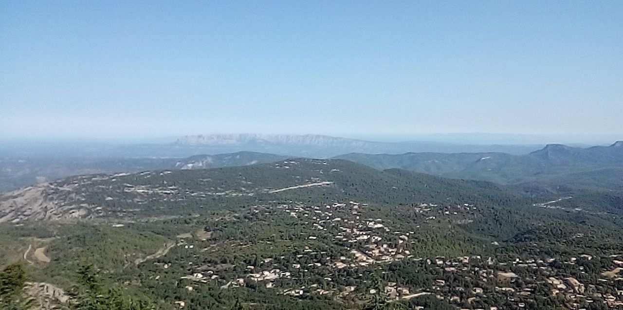 Le Plan d'Aups Sainte Victoire.