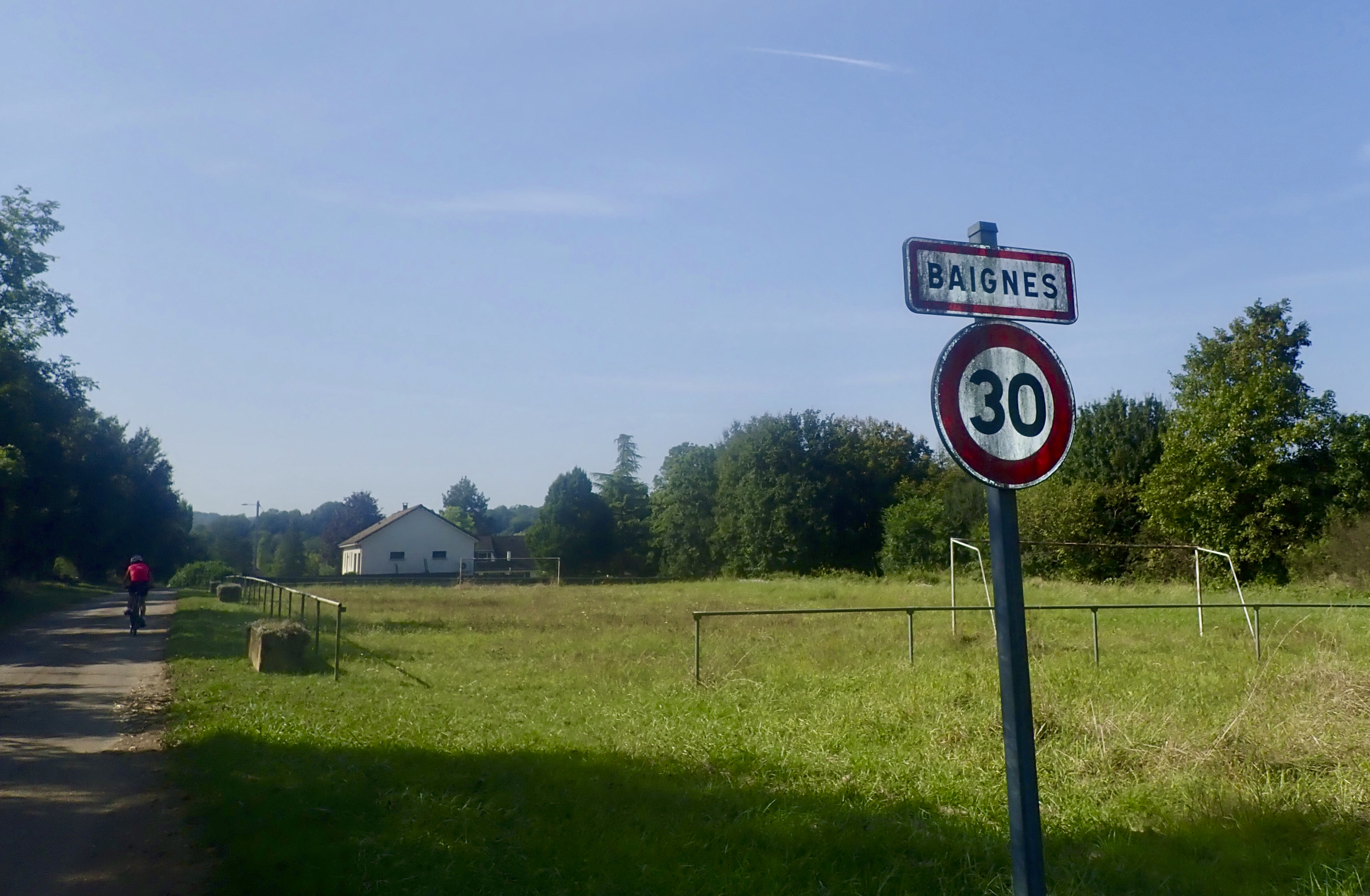 le terrain de foot - Baignes.jpg