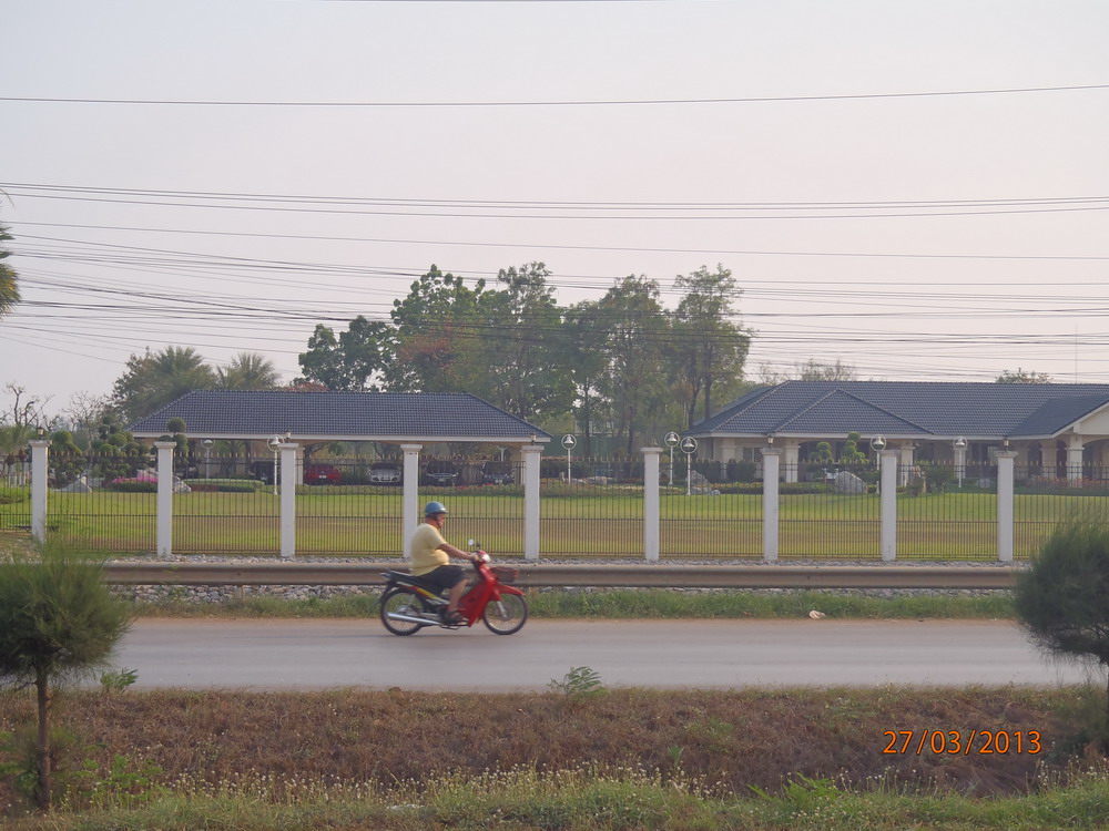 P3270311_udon_thani_ferrari.jpg