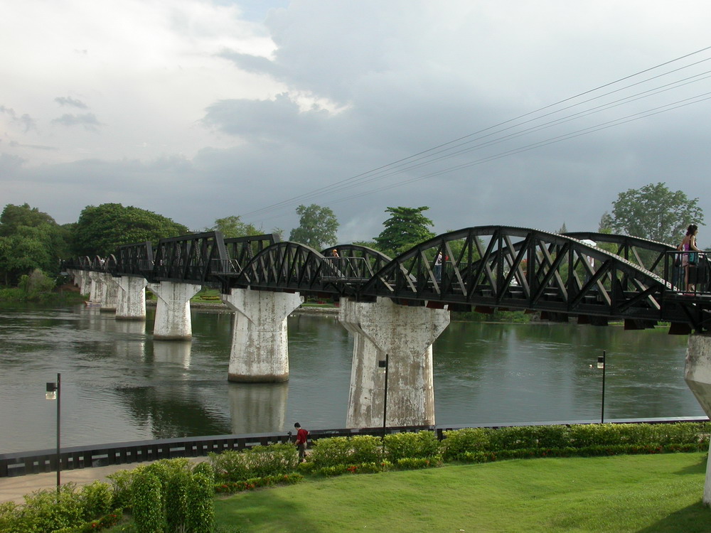 DSCN1674_kanburi_mai_2005_le_pont.jpg