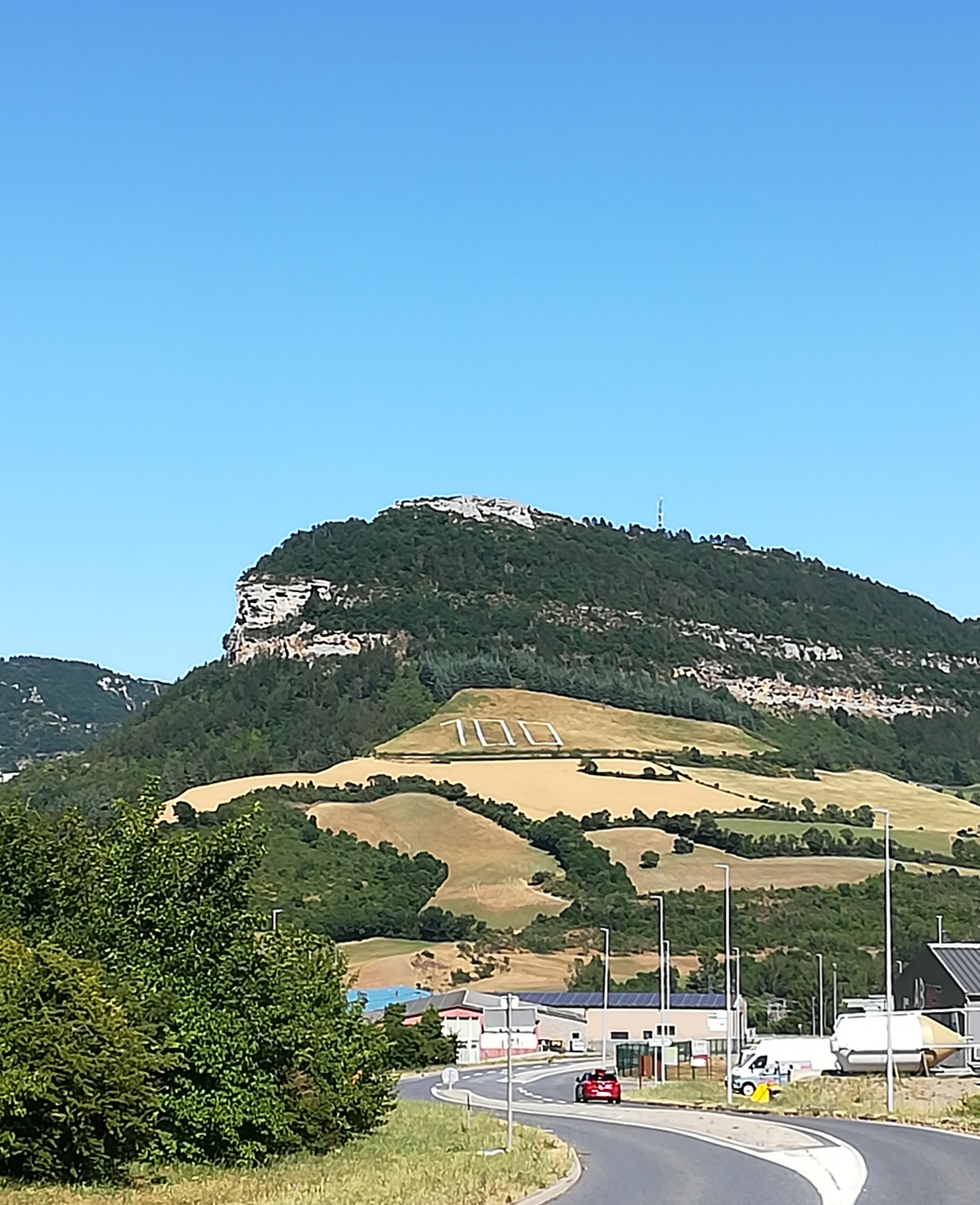 L'AOC Roquefort à 100 ans cette année. C'est la plus ancienne de France.