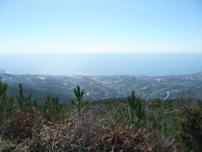 une vue de rêve  sur la côte 1.200 m plus bas !