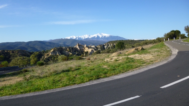 Vue sur les Orgues et le Canigou