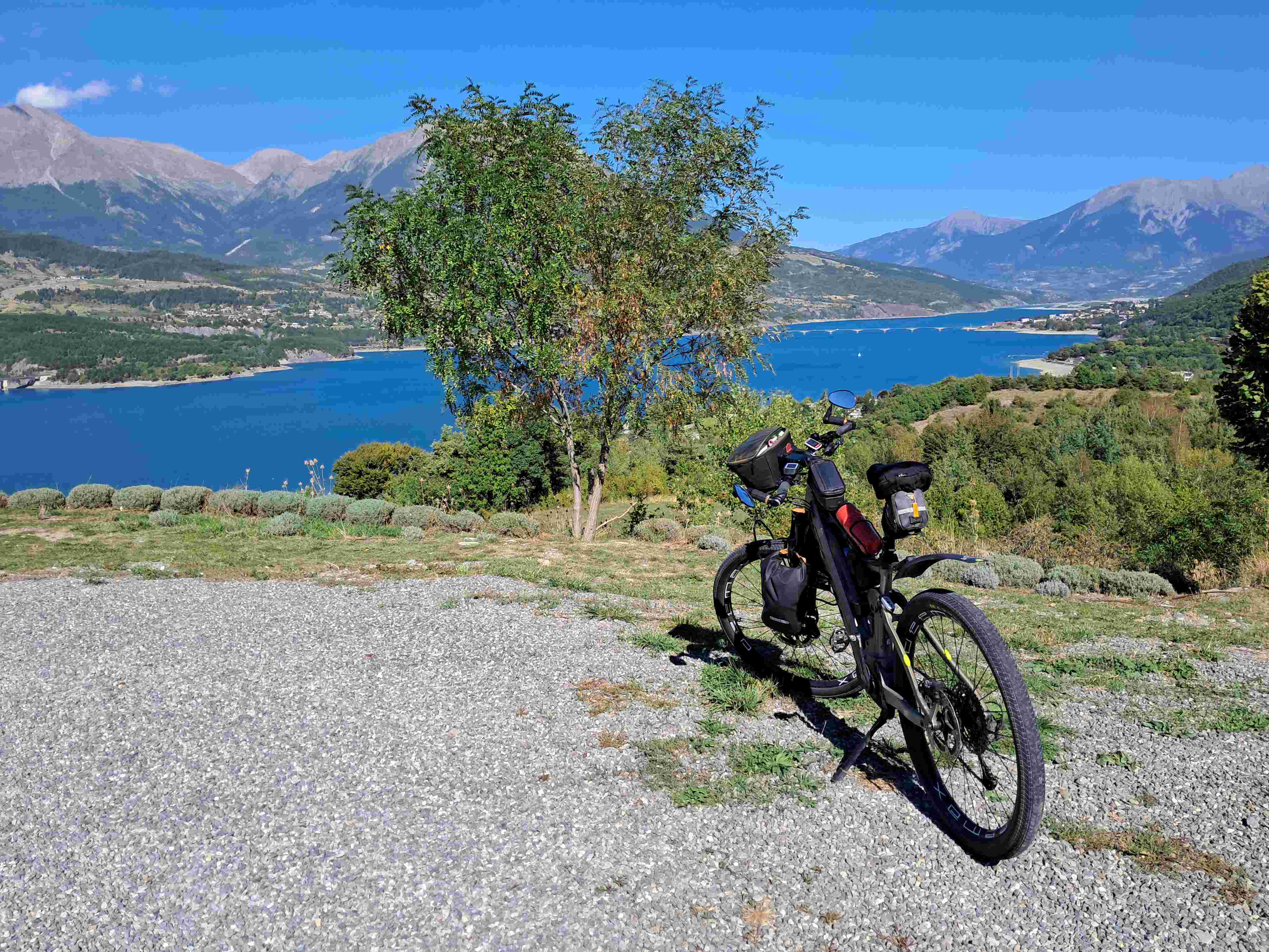 Savines le lac et le Pont