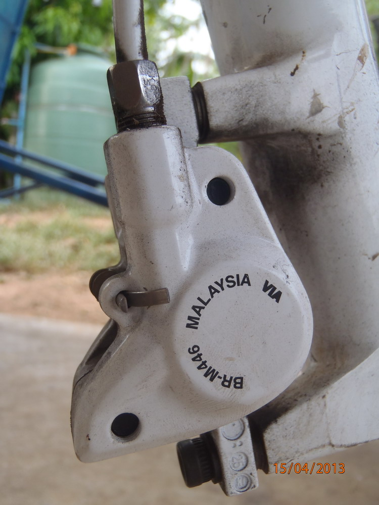 P4150355_freins_avant_shimano.jpg