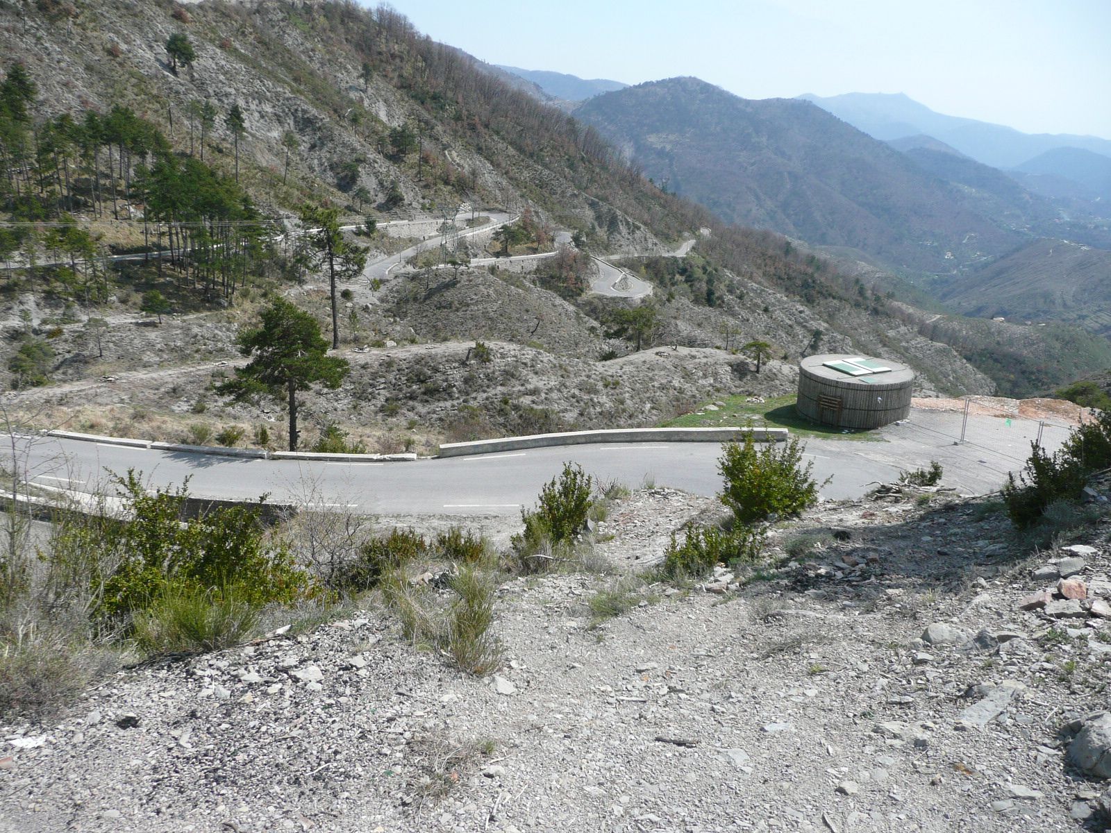 Le début de la descente...superbe route et bon revêtement en plus