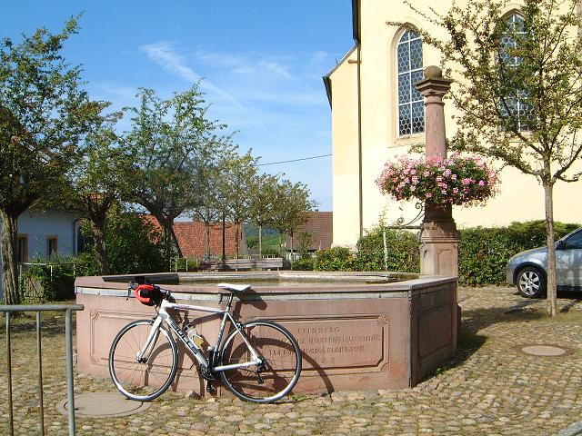 Une fontaine dans le village de Feldberg
