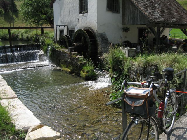 Moulin plus bas dans la vallée : Les roues sont en activité