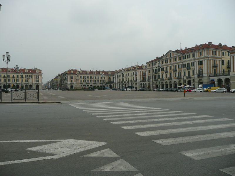 la belle place de Cunéo