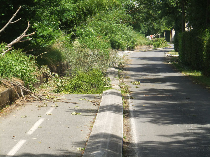 Piste cyclable avant Bordeaux impraticable