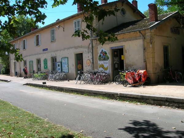 L'ancienne gare qui devient magasin de location et réparation de vélos