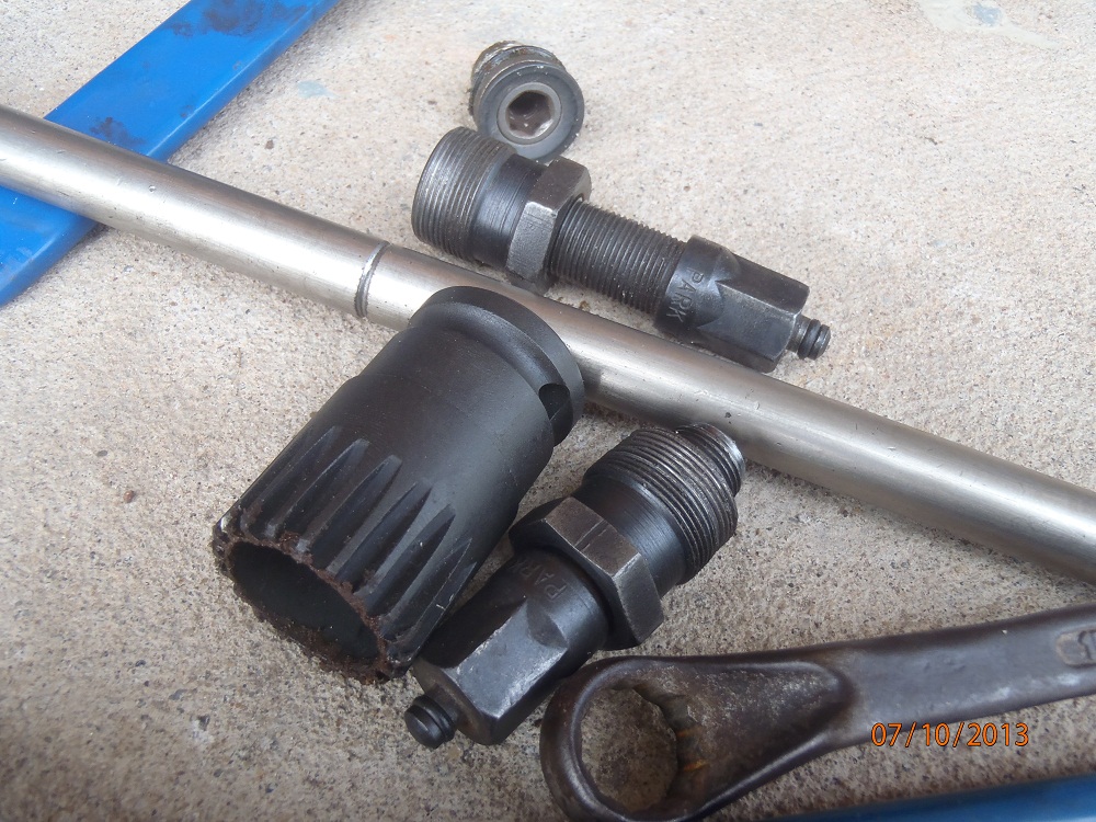 PA070976_wheeler_axes_pedalier_outils.jpg