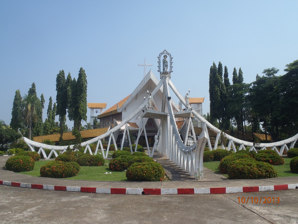 PA101006_udon_thani_cathedrale_catholique.jpg