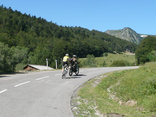 un local à entrainement, bien à lui derrière la "cyclette" fumante...