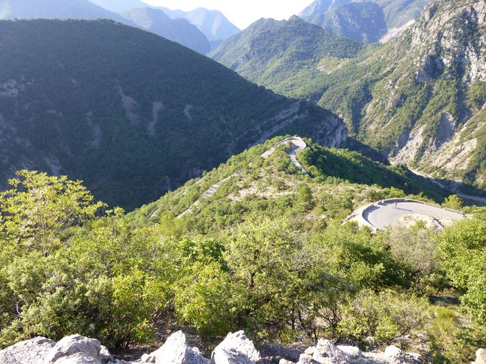 déjà la vallée de la Tinée est loin là-bas...