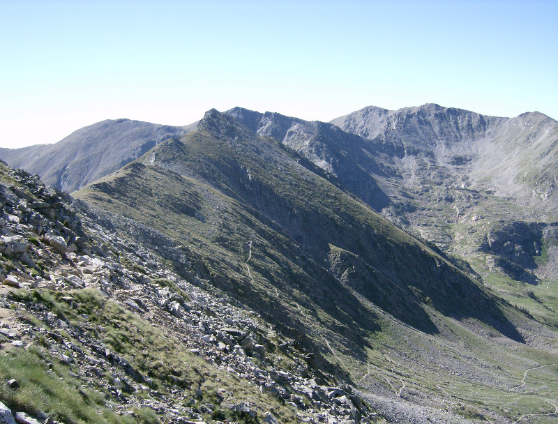 A l'approche de la cheminée. Vue sur les "Puig".