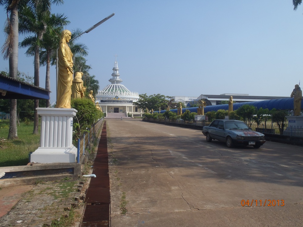 PB041134_sakhon_nakhon_cathedrale.jpg