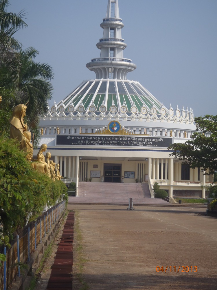 PB041135_sakhon_nakhon_cathedrale.jpg