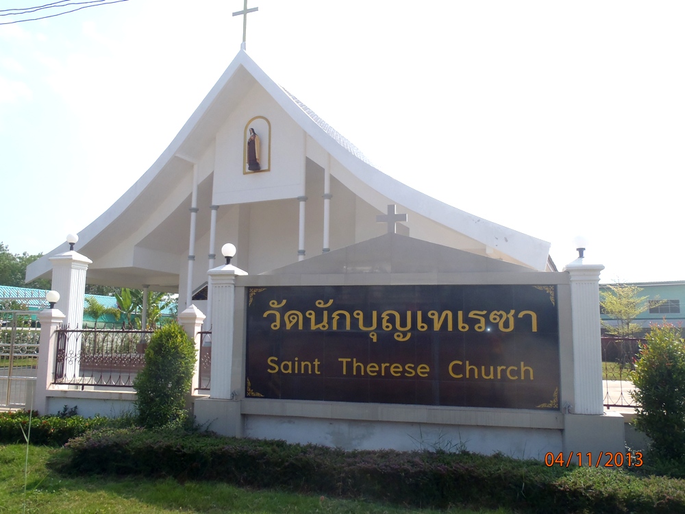 PB041142_phangkhon_eglise_catholique.jpg
