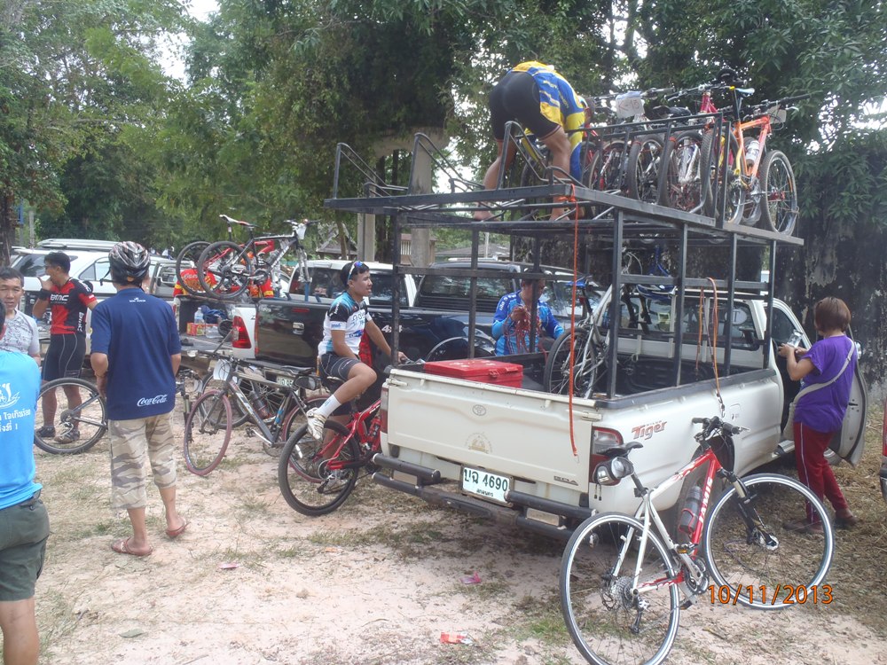 PB101156_nakhon_phanom_race.jpg